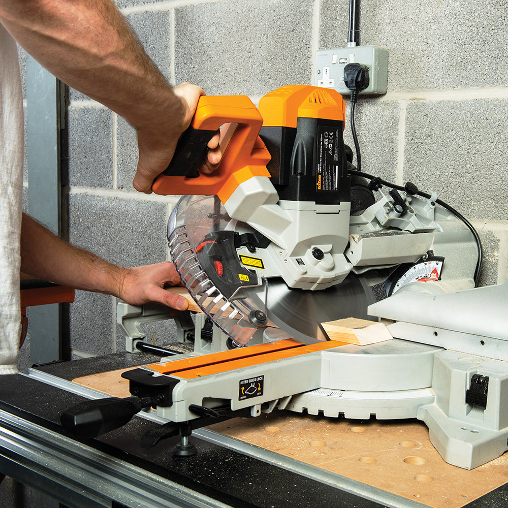 Triton TCMS255 Troncatrice radiale composta scorrevole 254 mm, 1800 W