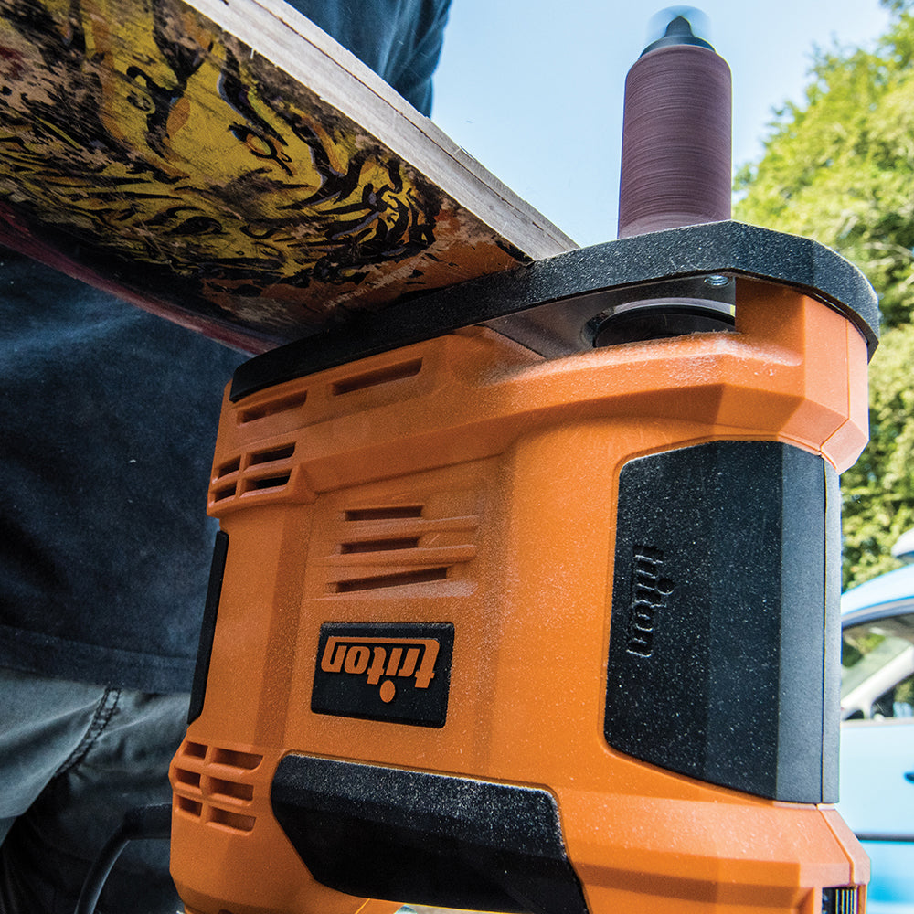 Triton TSPSP650 Levigatrice a mandrino oscillante portatile, 650 W